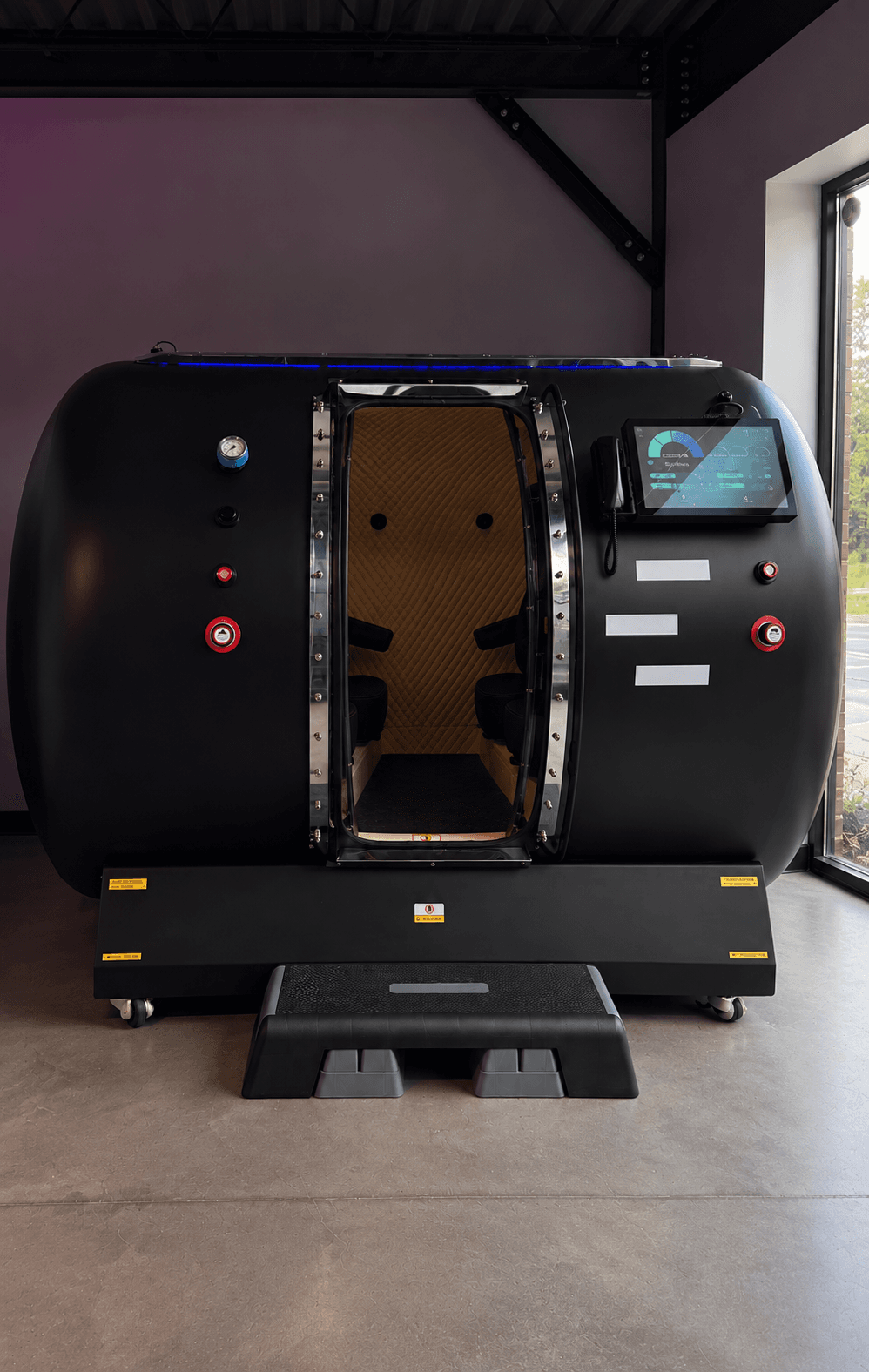 Multiplace hyperbaric oxygen chamber at Eleve Longevity inside Aptare Labs
