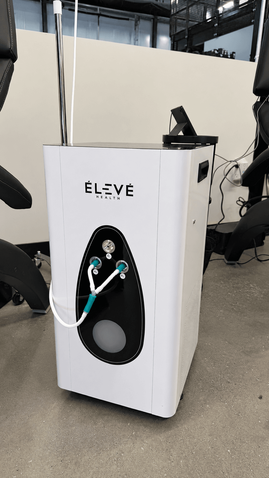 Hydrogen inhalation therapy setup at Eleve Longevity inside Aptare Labs